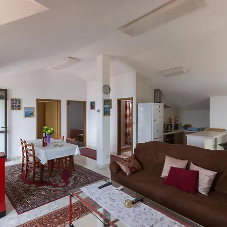 Kisic - Two-bedroom With Balcony And Sea View Potkrovlje *