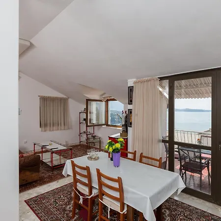 Kisic - Two-bedroom With Balcony And Sea View Potkrovlje Apartament