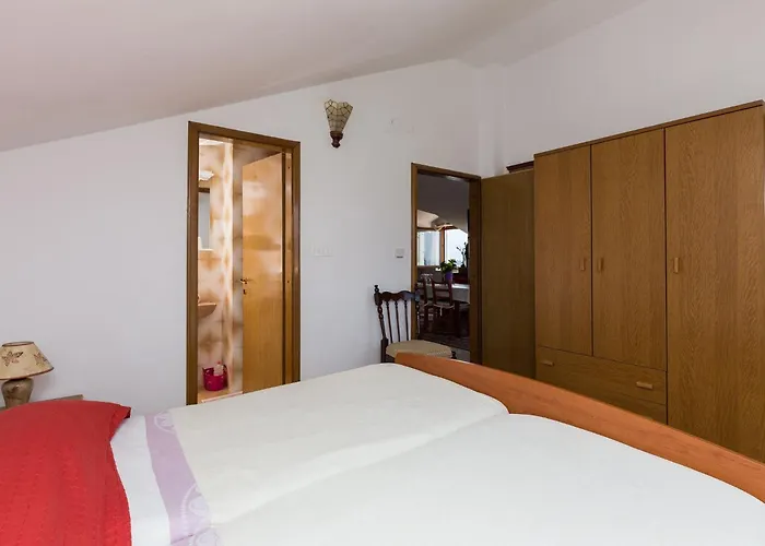 Kisic - Two-bedroom With Balcony And Sea View Potkrovlje Apartamento