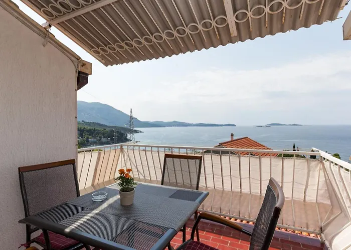 Kisic - Two-bedroom With Balcony And Sea View Potkrovlje * Mlini